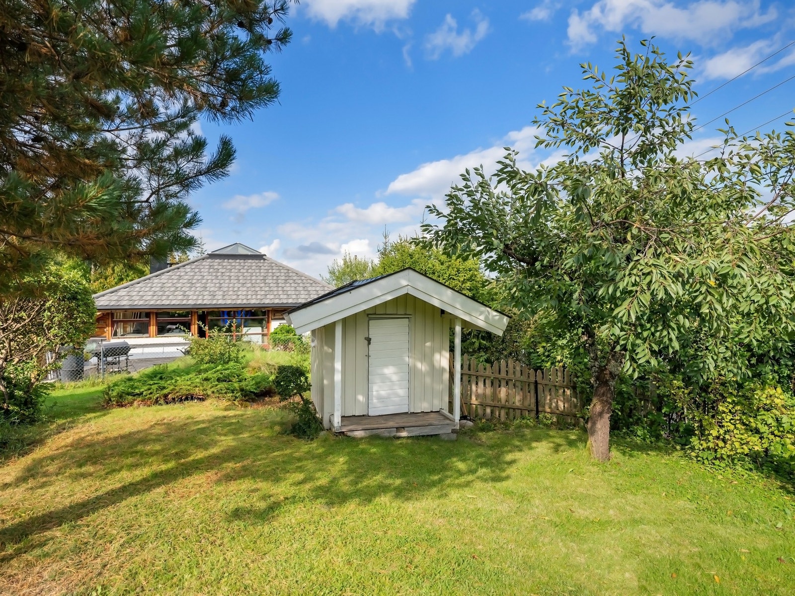 Dukkestue i hagen Galleribilde