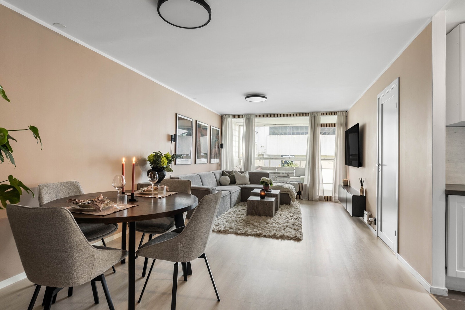 Fleksibel planløsning gjør det enkelt å innrede med spiseplass nær kjøkkenet. Galleribilde