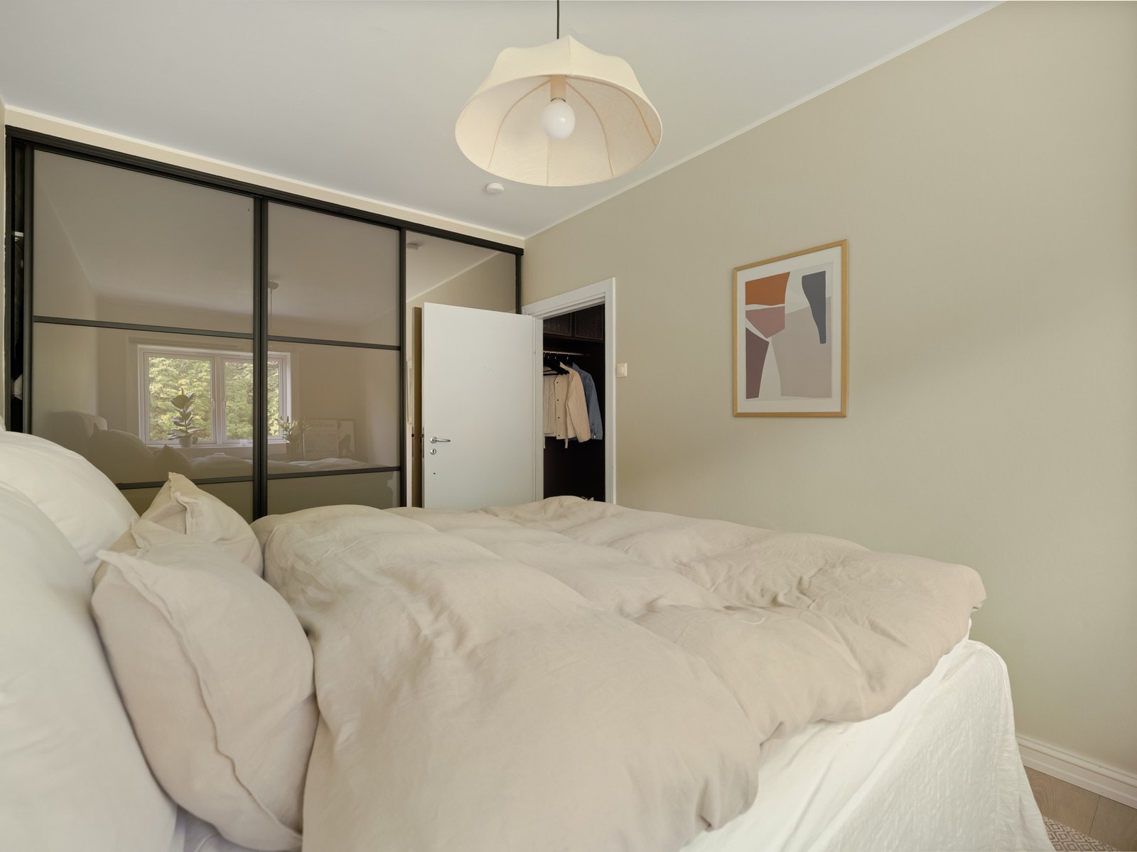 Vi beveger oss videre inn til det andre soverommet. Galleribilde