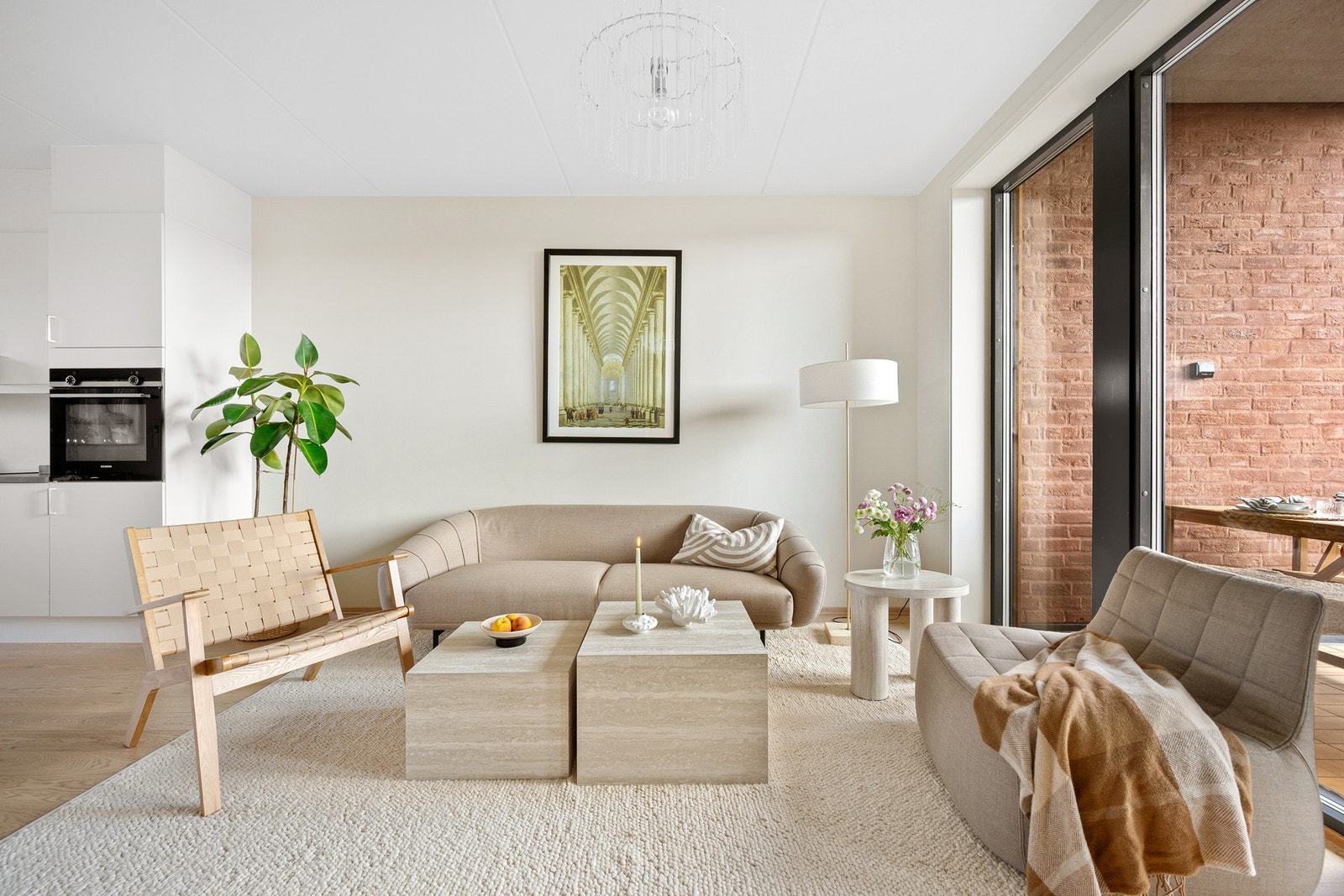 Her får du en romslig stue som enkelt tilpasses dine behov. Galleribilde