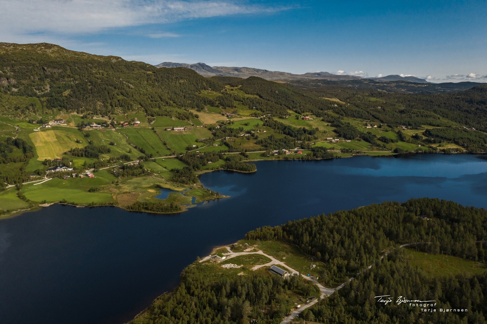 Vatsfjorden er perfekt for både fisking, lek og moro Galleribilde