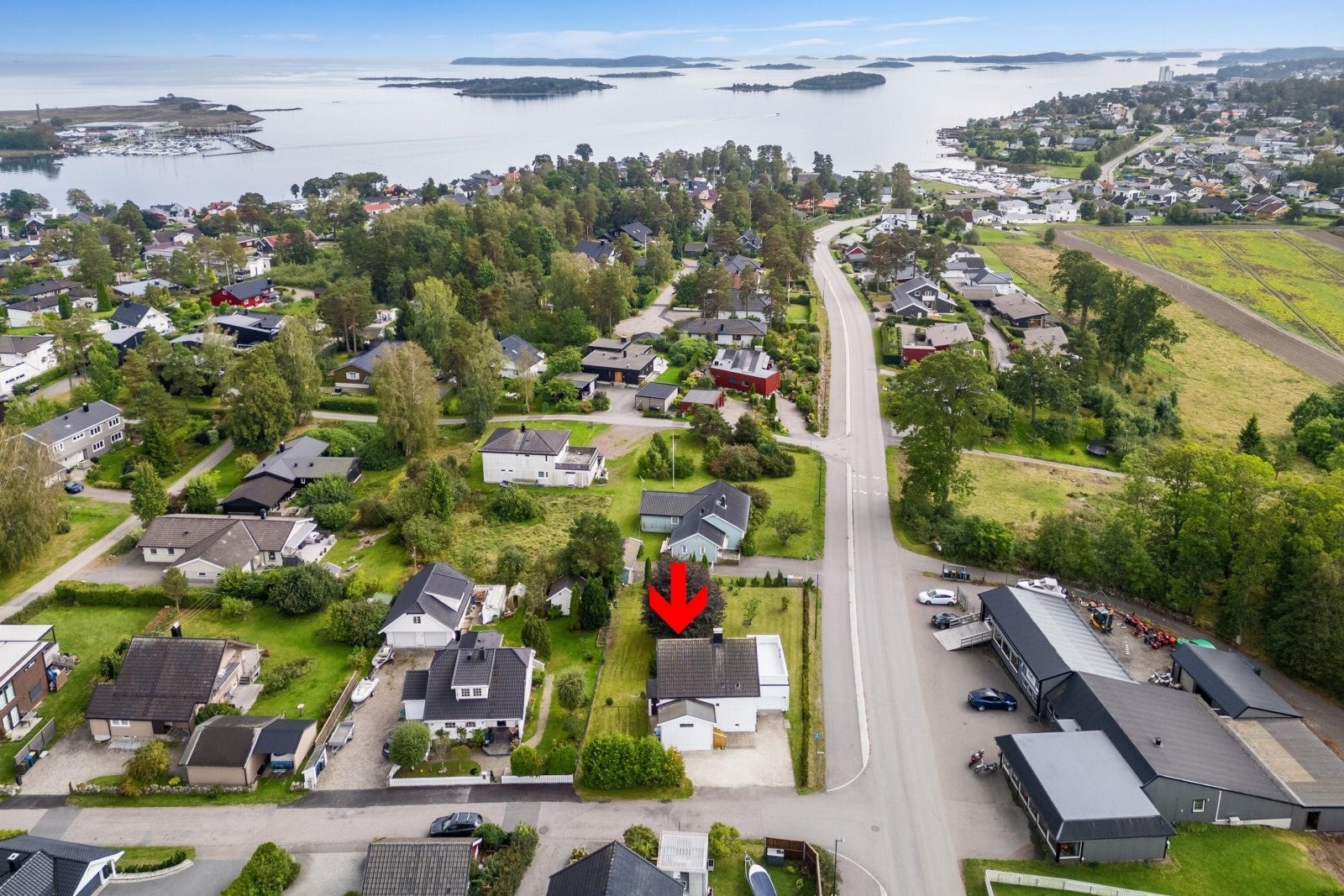 Sentralt beliggende med kort vei til sjø og strand, friområder og fotballbaner Galleribilde