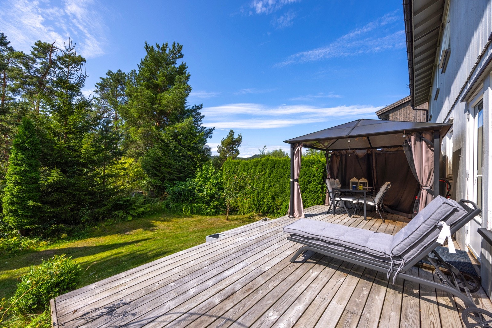 Det er planlagt utbedring av tak og fasade i regi av borettslaget. Ny kjøper må påregne en høyere felleskostnad og fellesgjeld når dette vedtas i generalforsamling Galleribilde