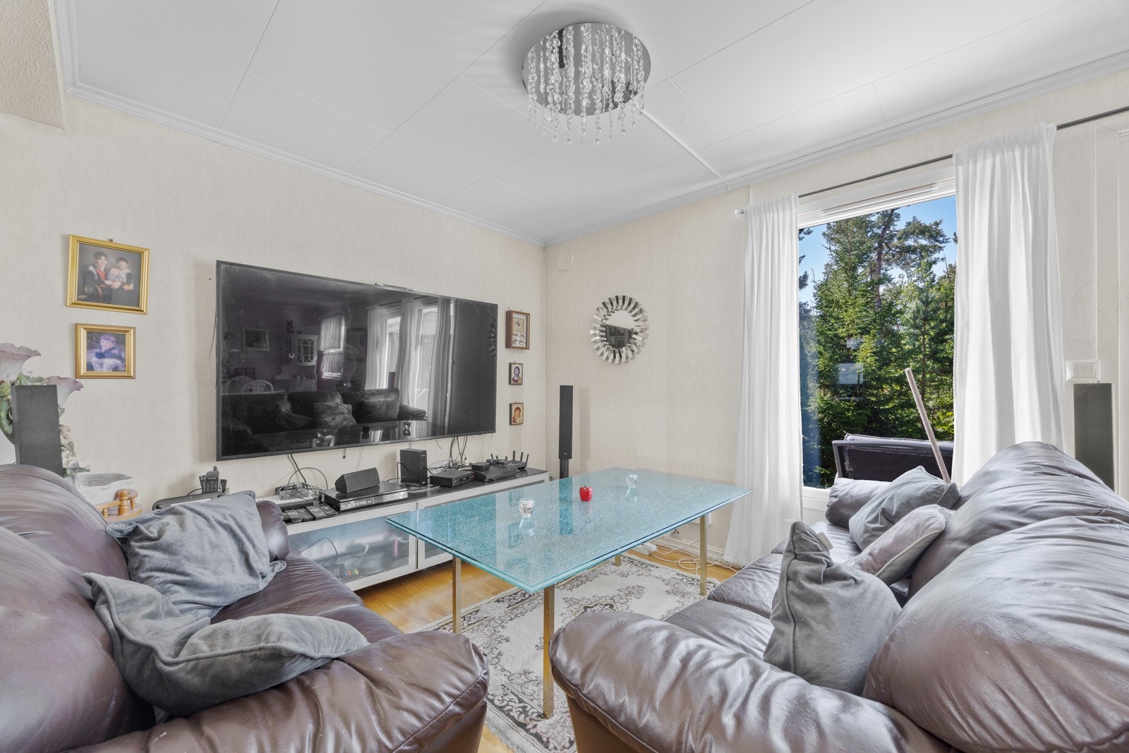 Lys stue, godt med lysinnslipp Galleribilde