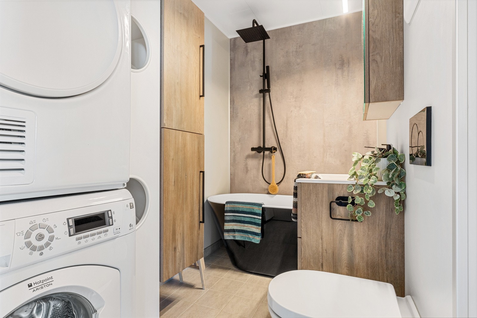 Badet er pusset opp i 2021/22. Det er rør-i-rør og varmekabler i gulv. Galleribilde