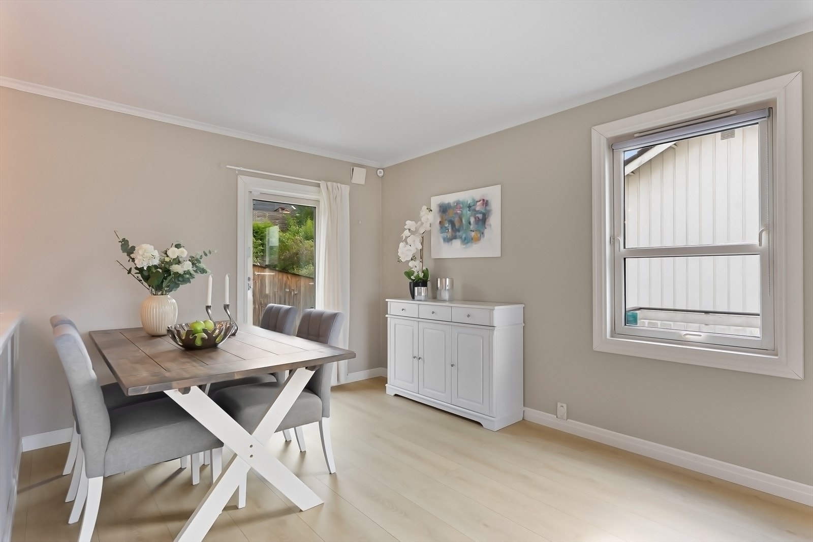 Utgang til hagen på baksiden av huset Galleribilde