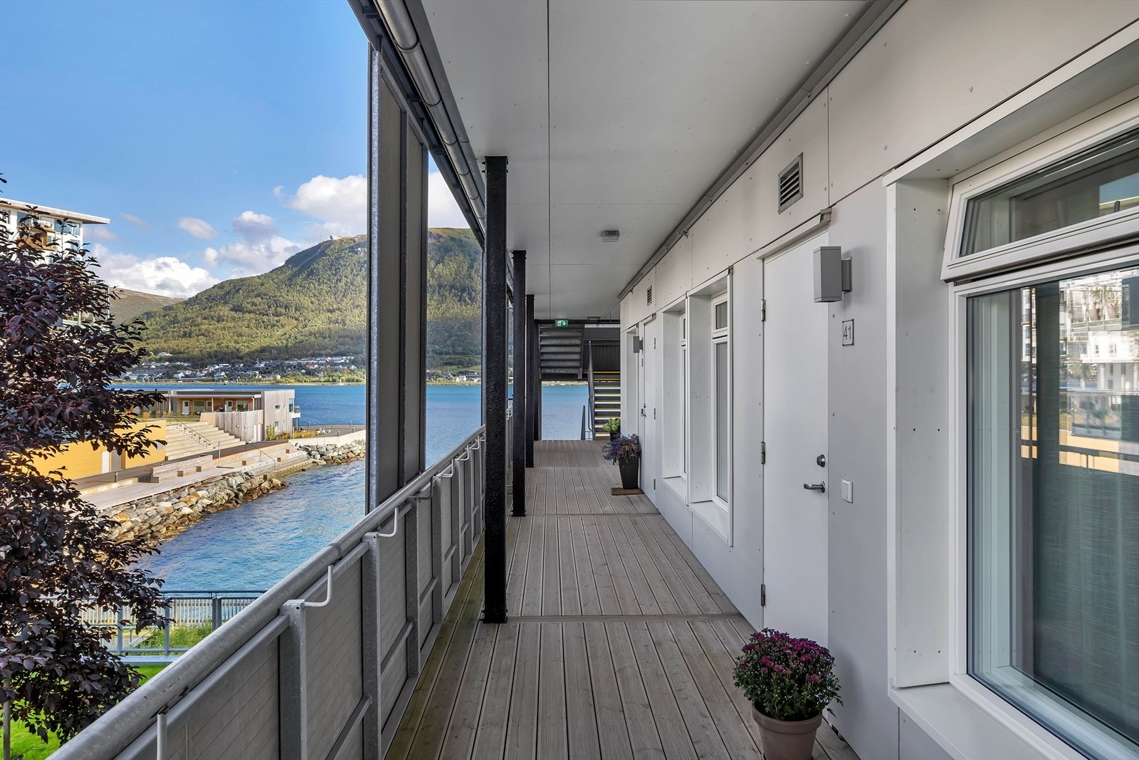 Takoverbygget svalgang Galleribilde