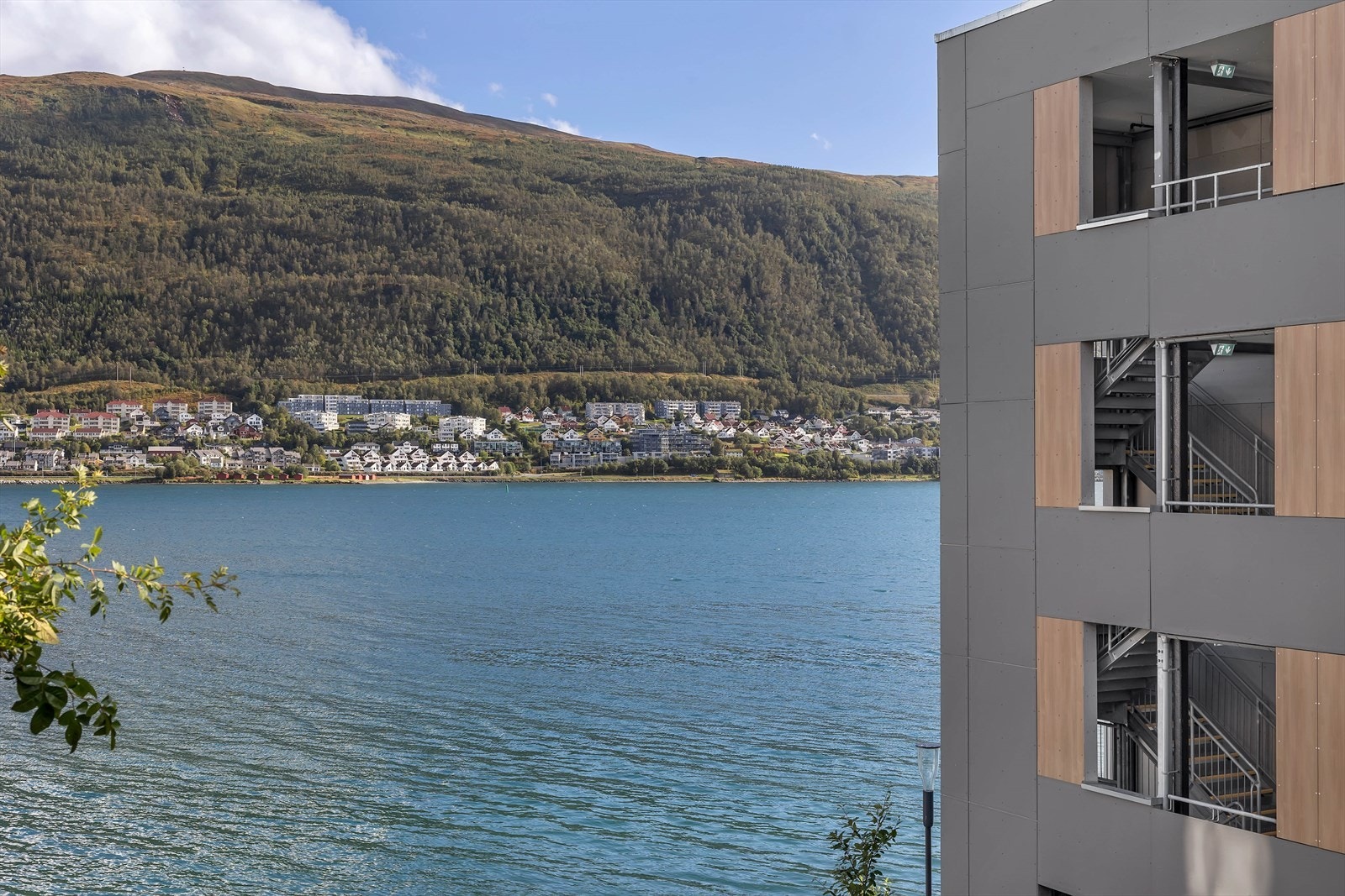 Utsikt fra leiligheten mot sundet Galleribilde