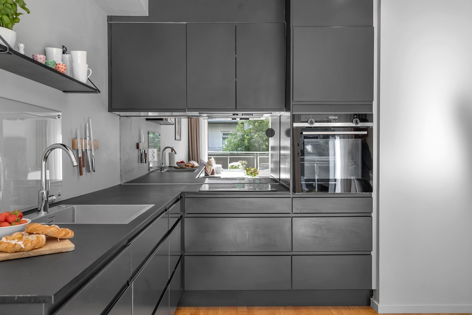 Nyere kjøkken fra den lokale produsenten Nova kjøkken Galleribilde