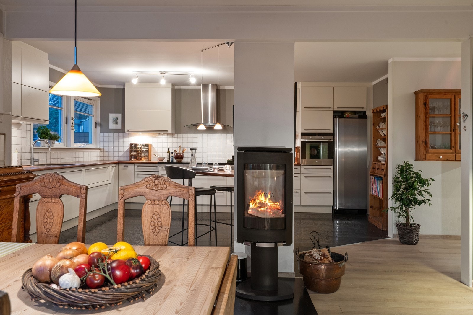 Lun og god varme fra peisovnen utover høsten. Galleribilde