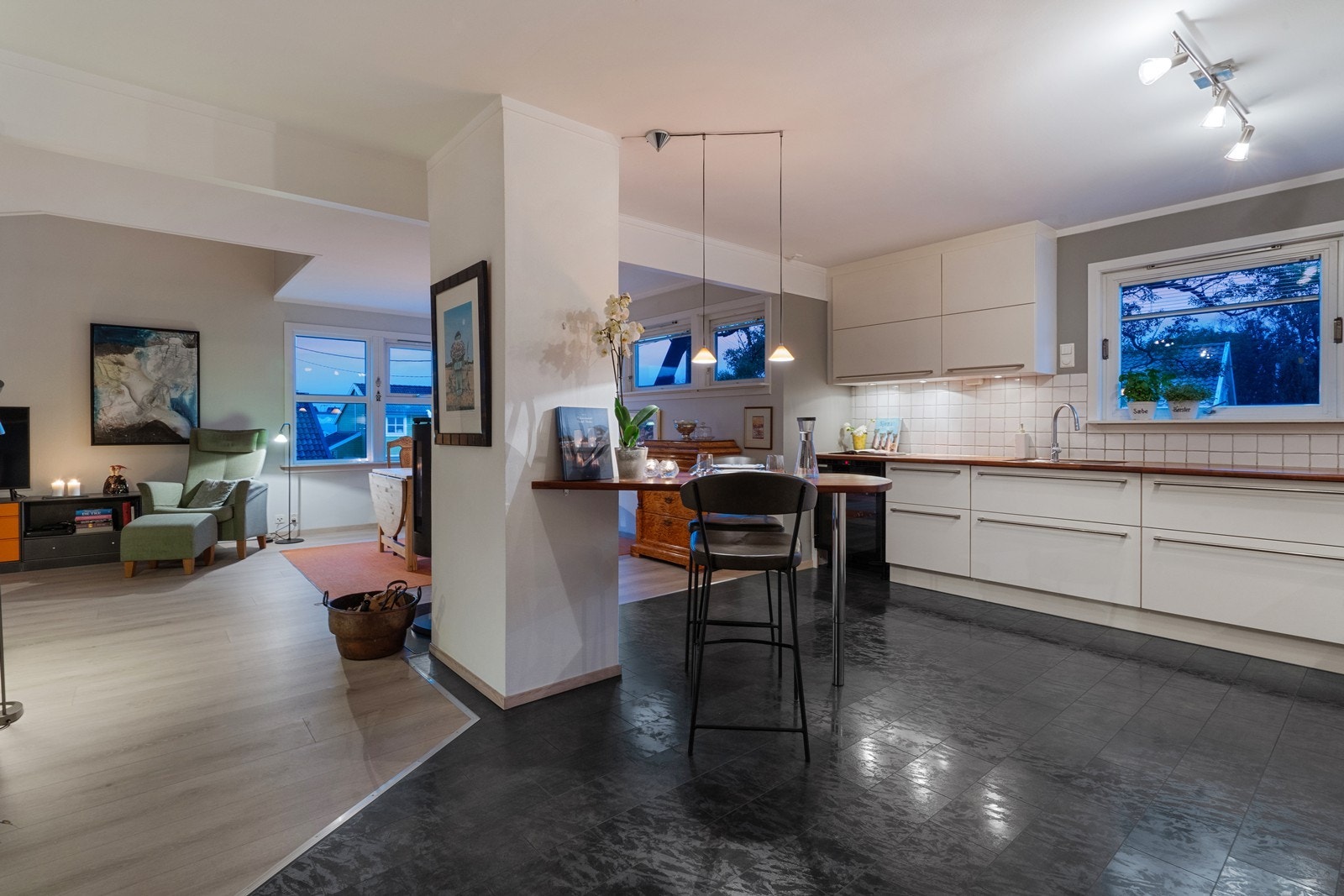 God flyt mellom kjøkken og stue - Luftig uttrykk! Galleribilde