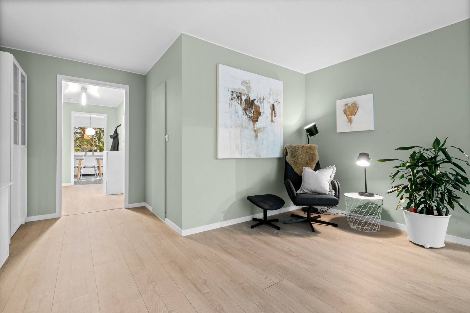 Fra stuen er det adkomst til innvendig bod. Galleribilde