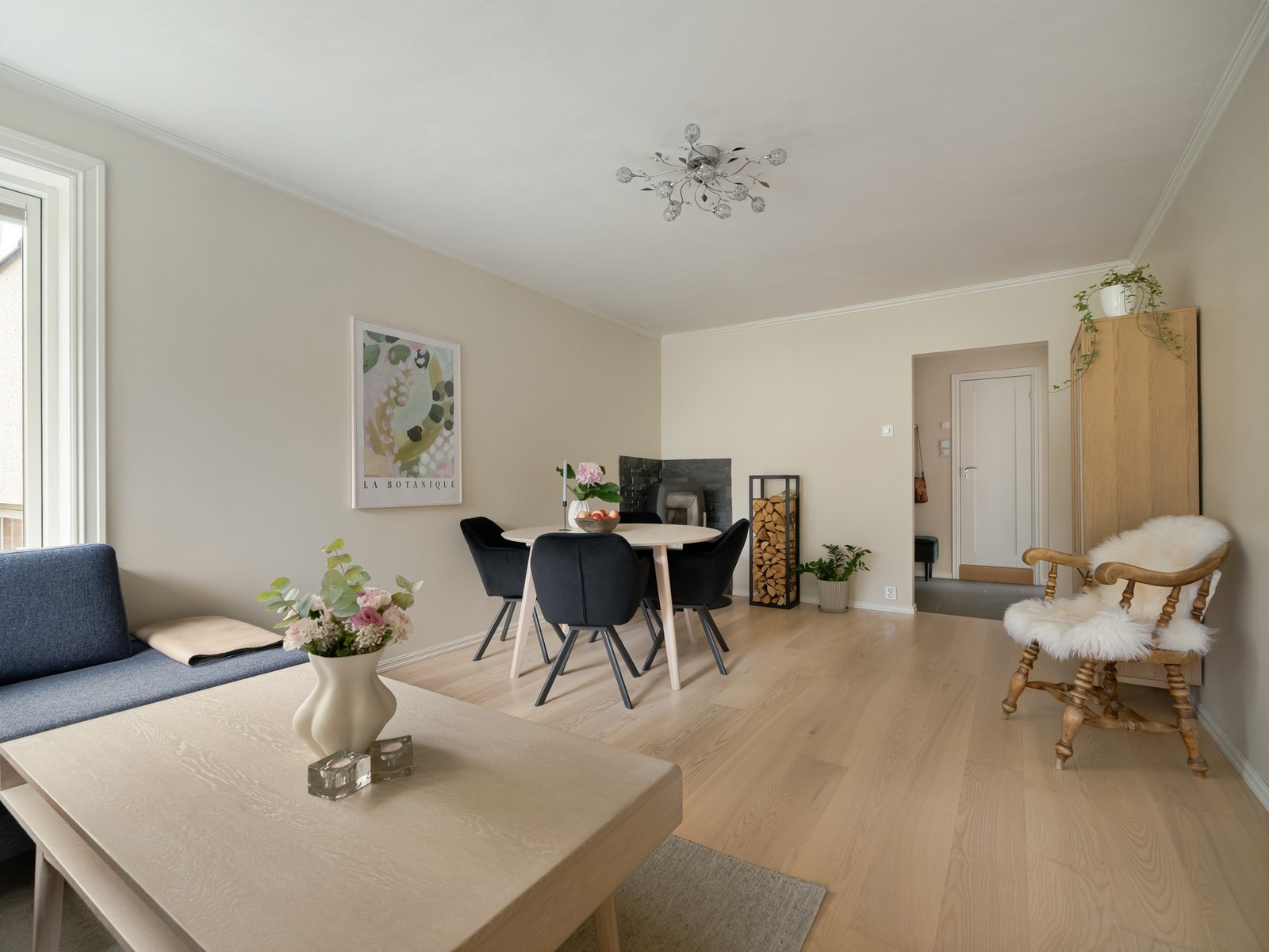 Det er også rikelig med plass til større spisebord, om du skulle være av typen som liker å invitere til hyggelige middager. Galleribilde
