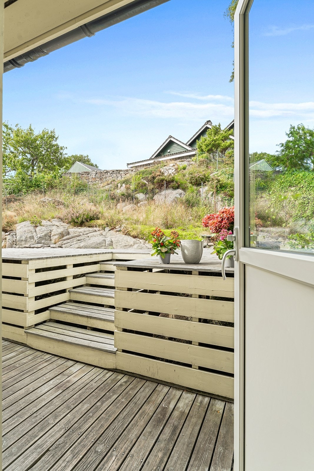 Fra stue er det utgang til terrasse Galleribilde