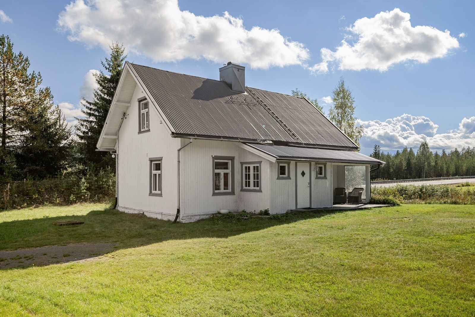 Boligen som er antatt oppført i ca. 1896 har 2 etasjer og en fin planløsning. Galleribilde