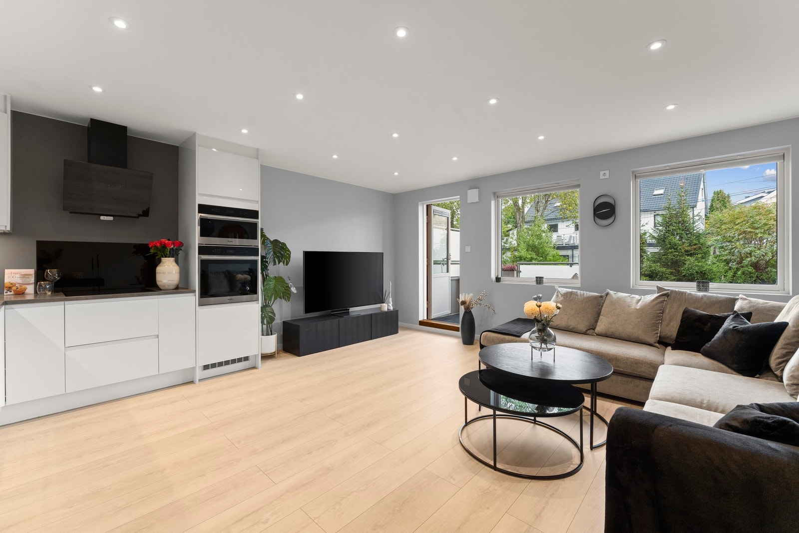 Den gode standarden kombinert med arealeffektive løsninger gjør boligen til et tiltalende hjem som passer de fleste livssituasjoner. Galleribilde