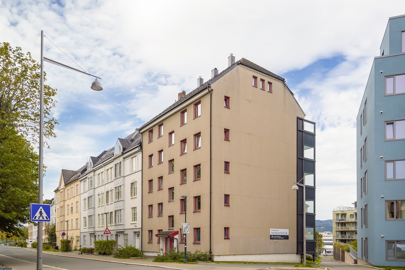 Fra boligen er det gangavstand til Ladestien og flere butikker Galleribilde