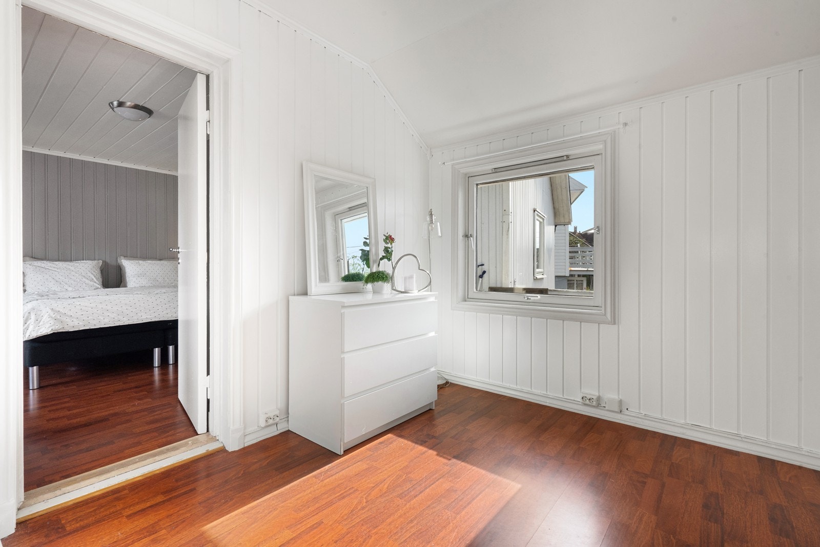 Disponibelt rom mellom 2 soverom Galleribilde