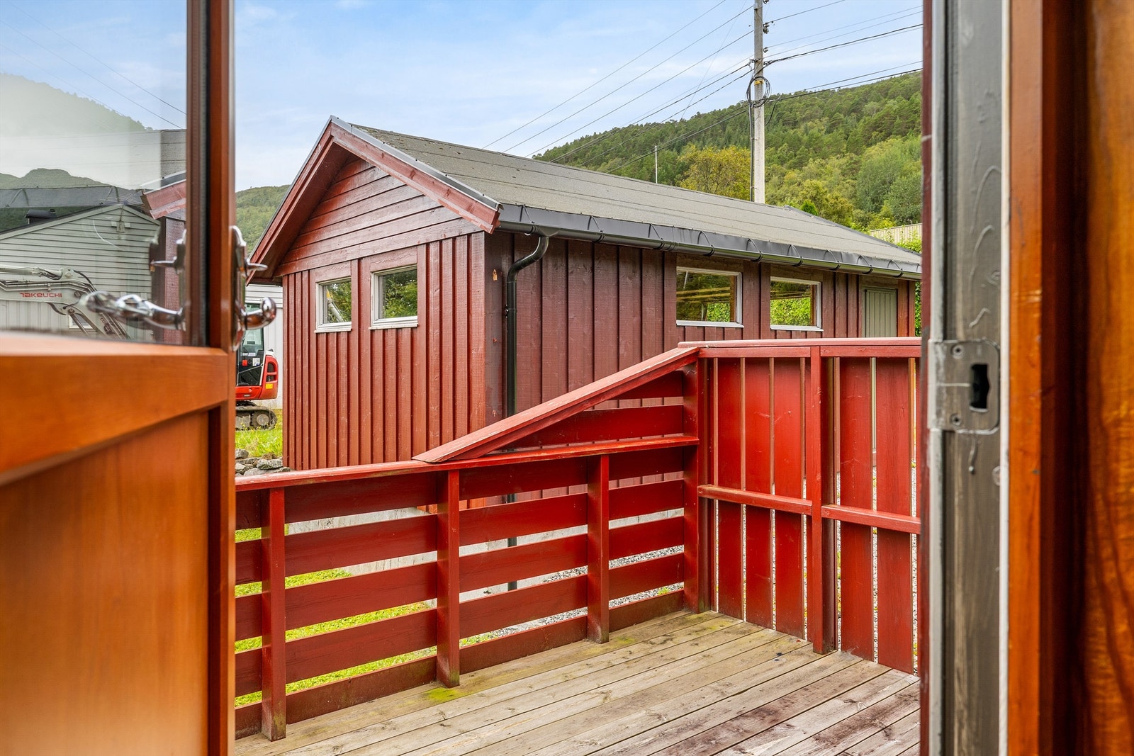 Fra stuen er det utgang til terrassen. Galleribilde