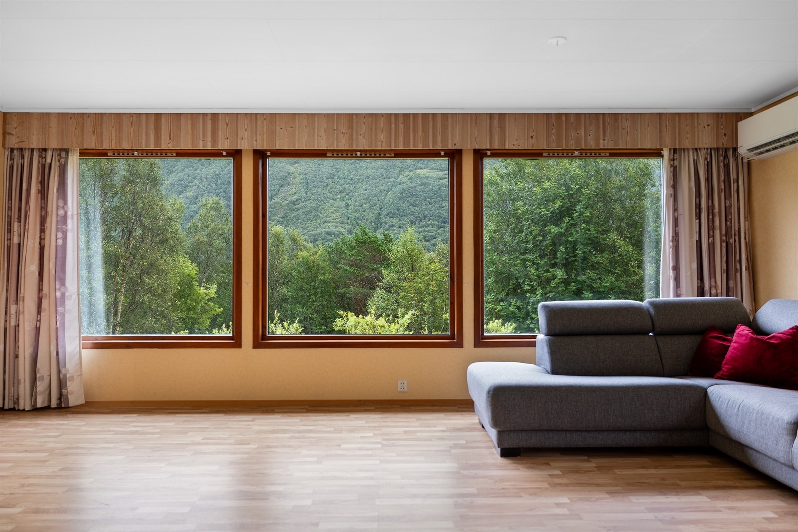 Store vindusflater. Galleribilde