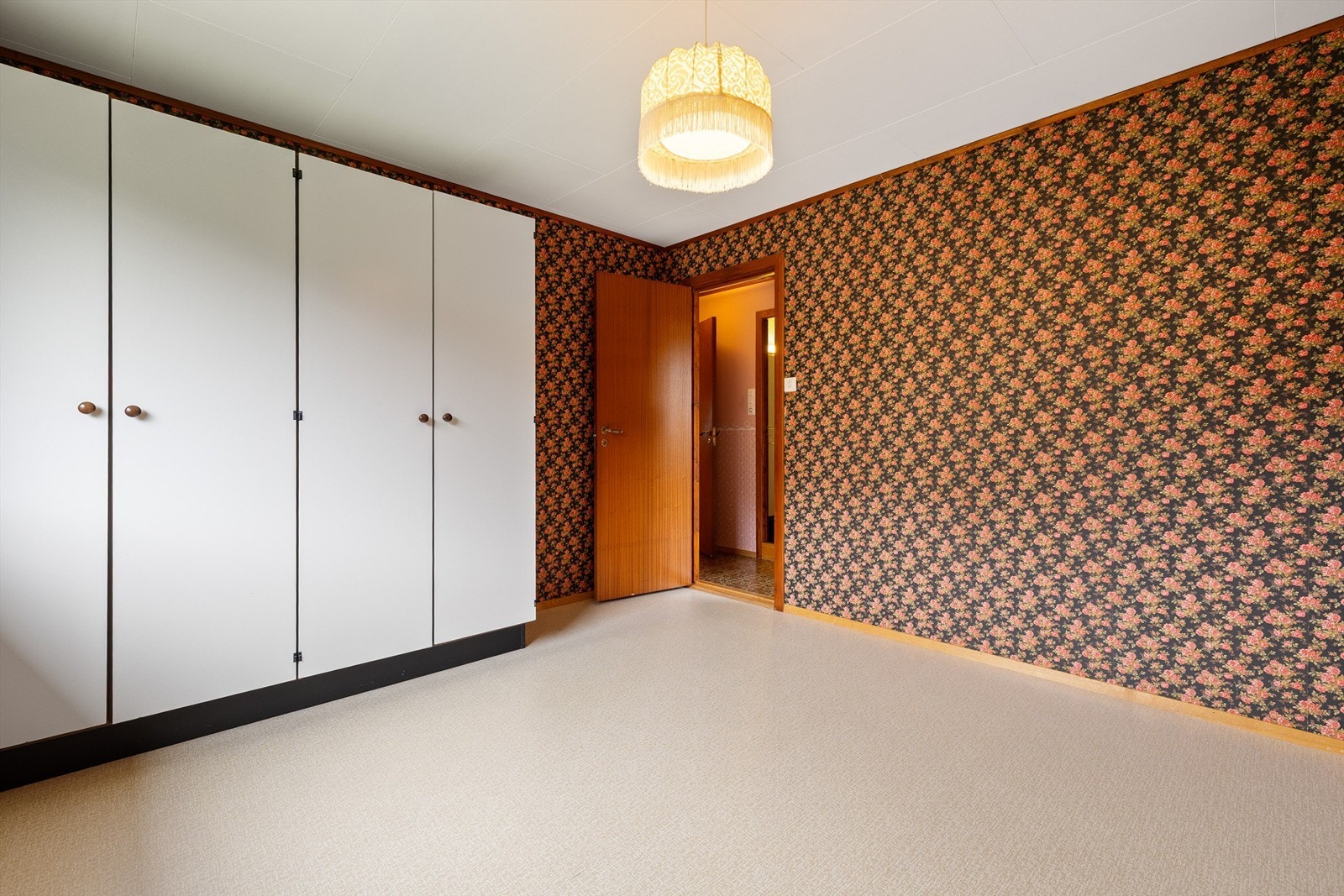 Soverom 1 er av god størrelse og er innredet med garderobeskap. Galleribilde