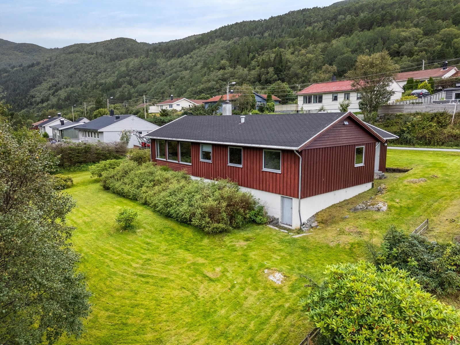 Velkommen til Nedrehjellen 28 - presentert av Mathias Hole v/Møremegling. Galleribilde