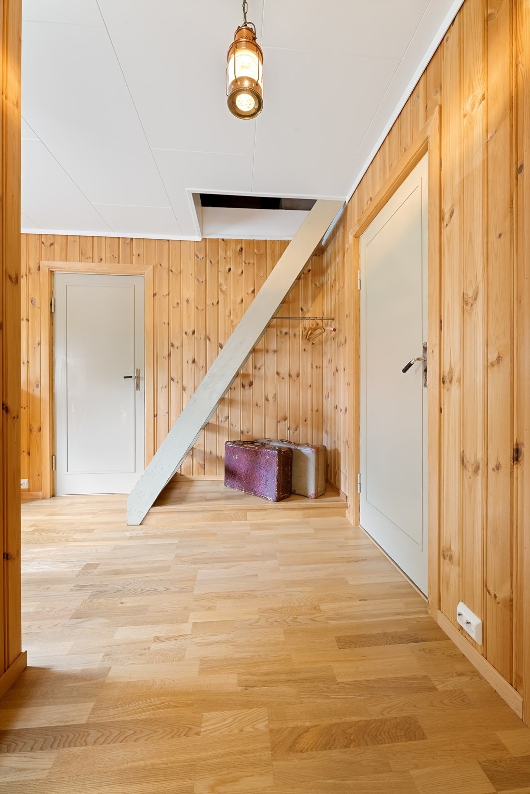 Gang i 2. etasje. Her er det også trapp til mørkloft. Galleribilde