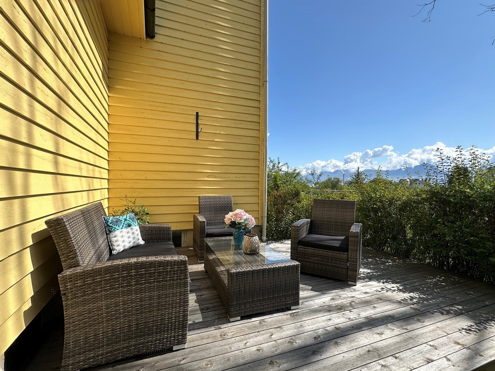 Flott og lun terrasse. (Foto fra selger) Galleribilde