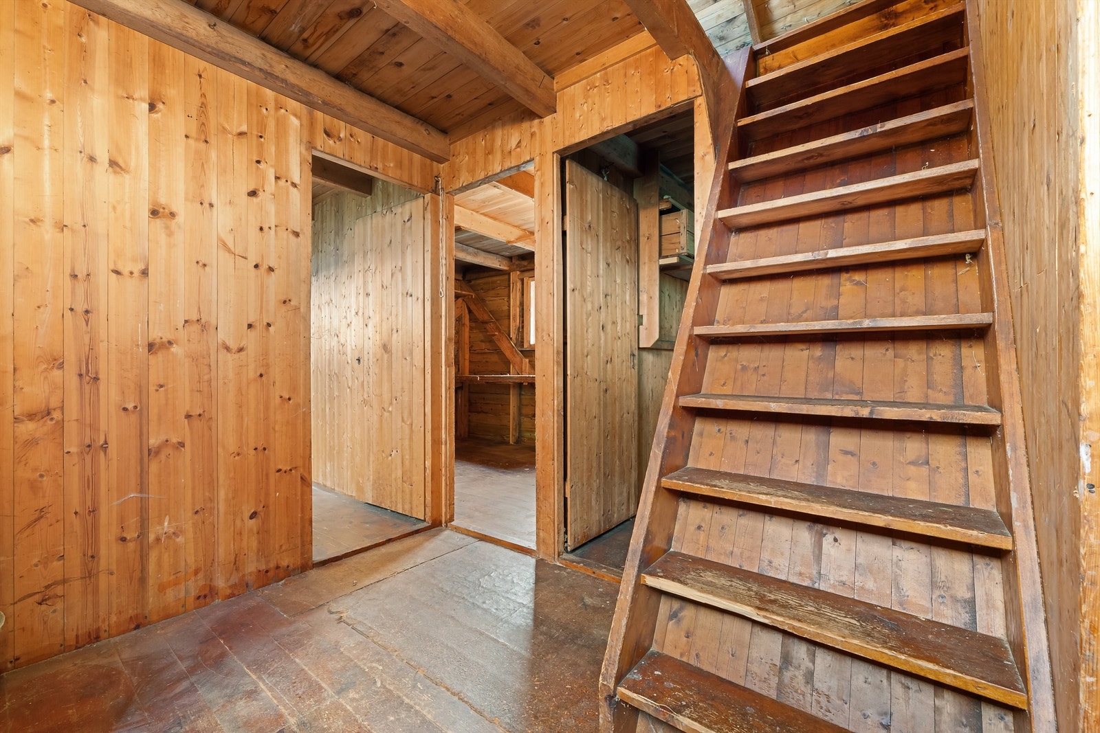 Uthus med mye plass til oppbevaring. Galleribilde