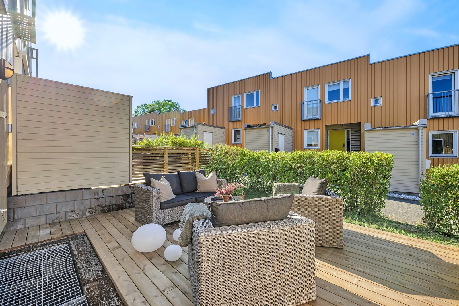 Fra stuen har du utgang til den sørvestvendte terrassen på hele 20 kvm. Galleribilde