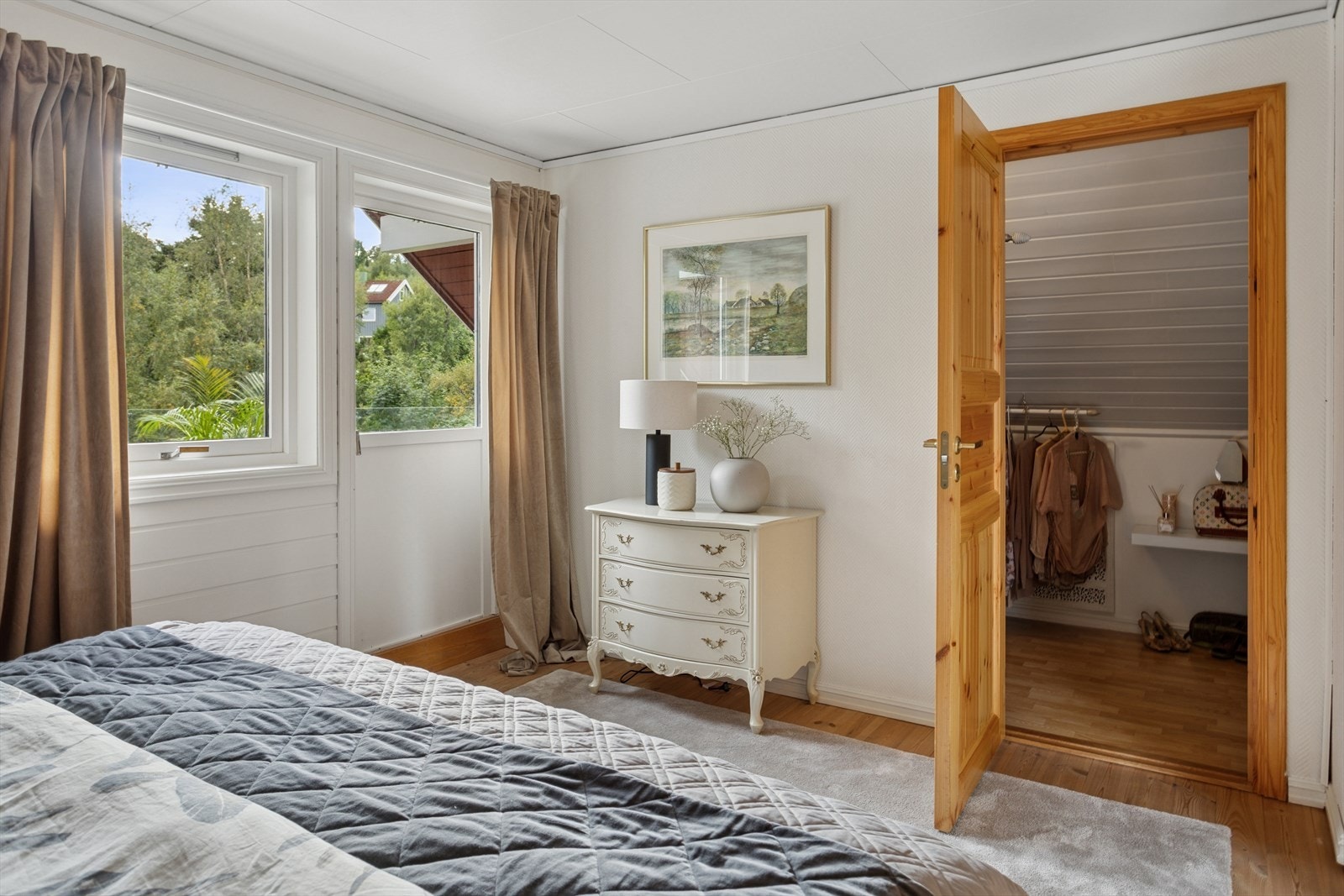 Soverommet har også adkomst til eget walk-in closet. Galleribilde