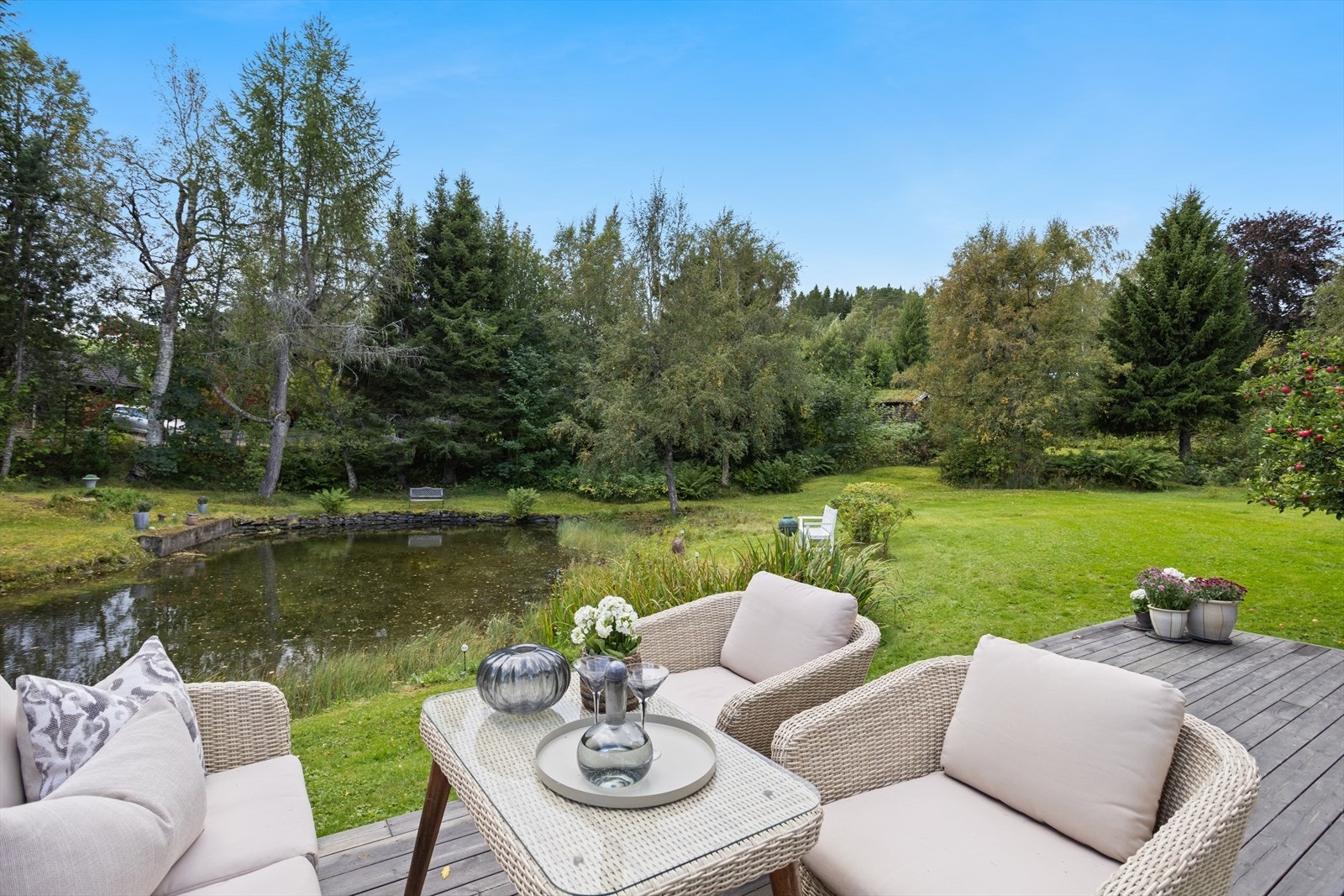 Her bor du tilbaketrukket og rolig, rett ved Bymarka. Trondheim sentrum når du på ca. 10 min med bil eller buss. Galleribilde