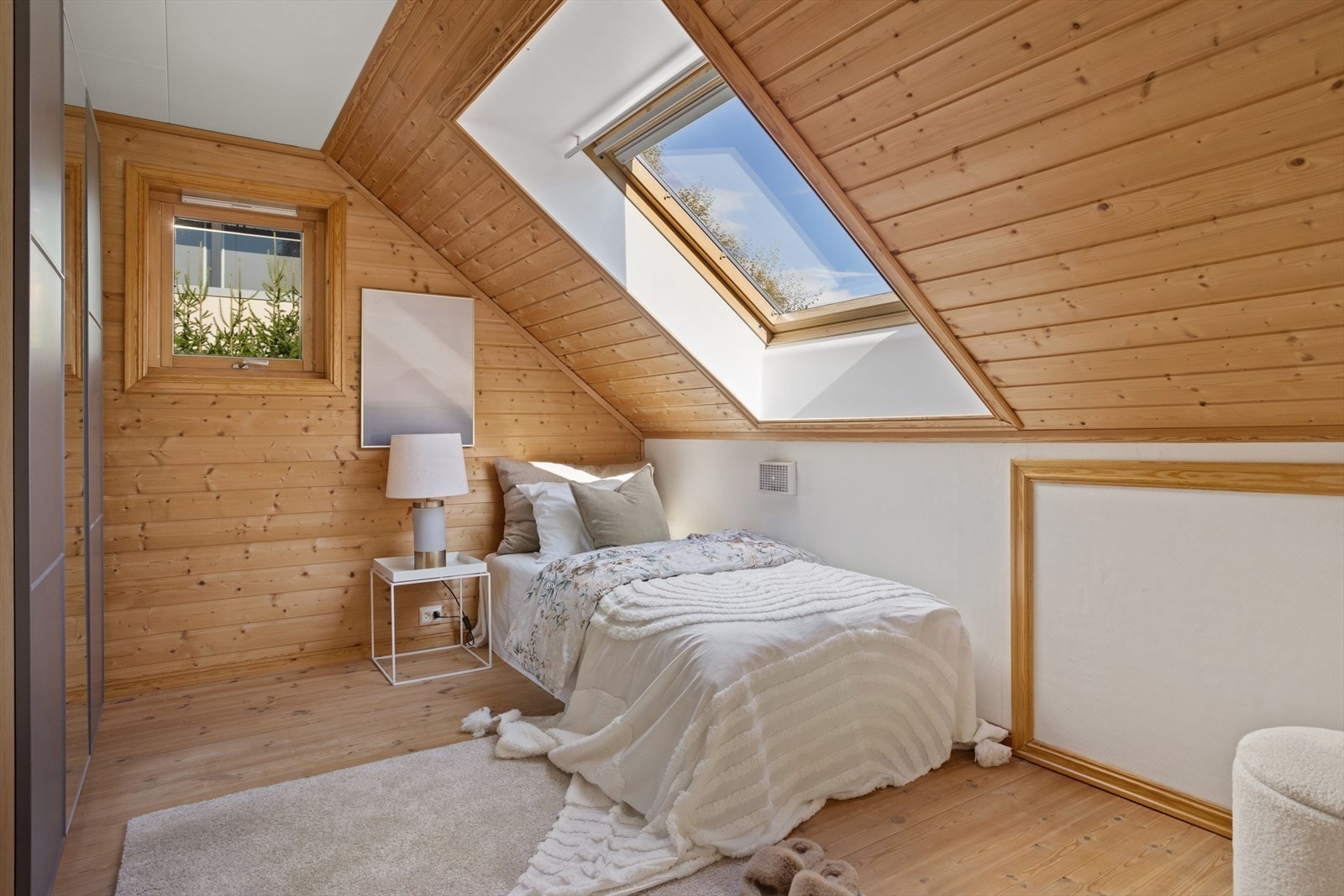 Dette soverommet ligger i 2. etasje og er på 8 kvm. Galleribilde