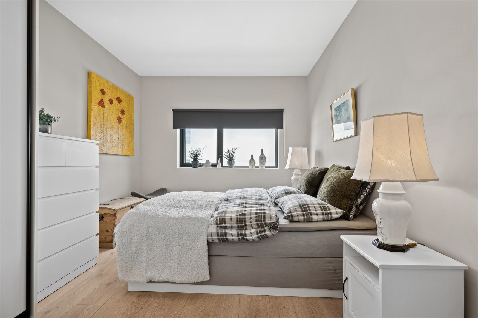 - Soverommet er malt i lune farger som gir en rolig og avslappende atmosfære - Galleribilde