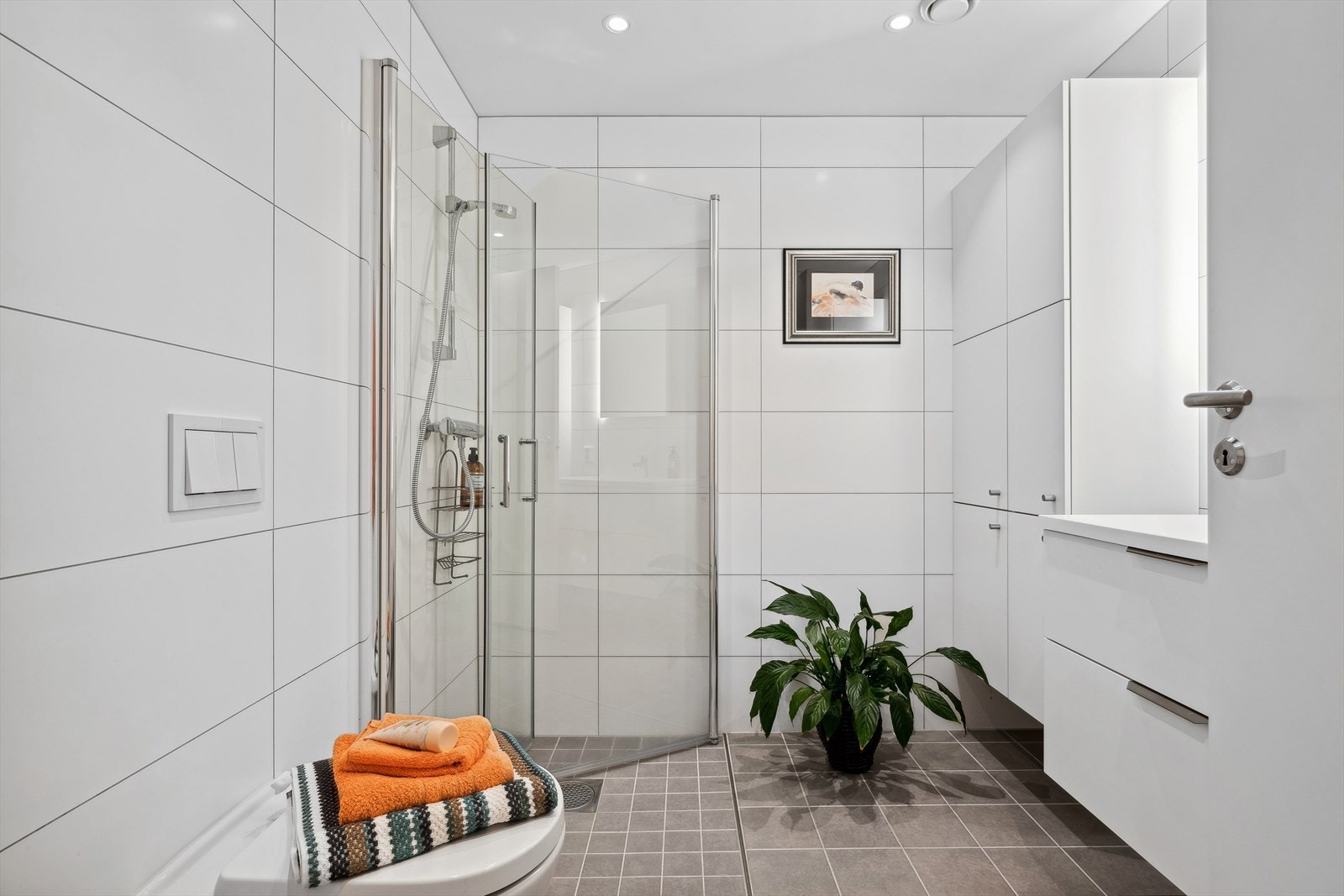 - Helfliset bad med elektriske varmekabler - Galleribilde