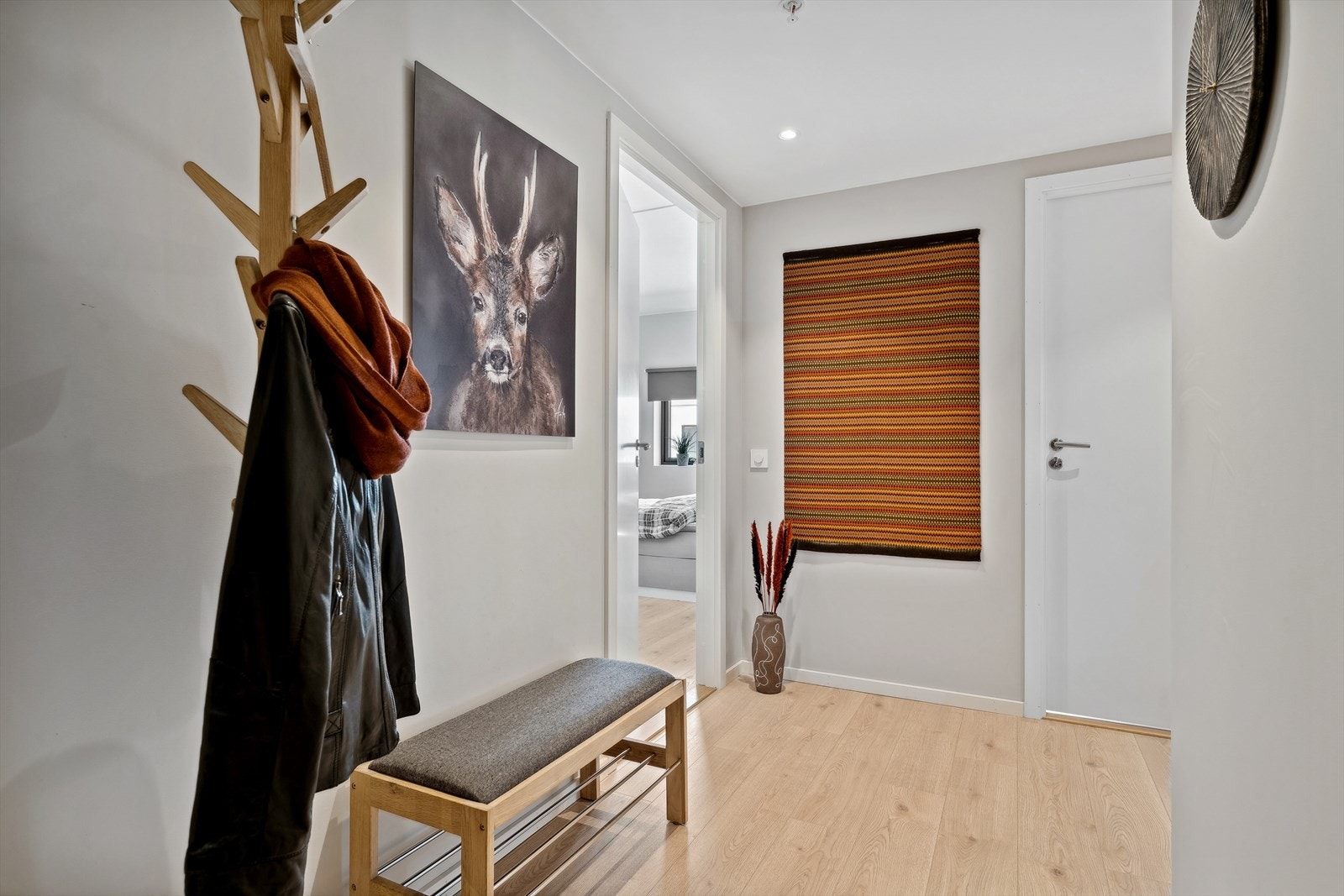 - Entréen binder leilighetens rom sammen på en praktisk måte - Galleribilde