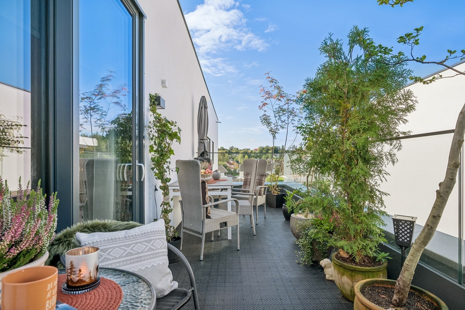 - Terrasseheller sørger for en praktisk og lettstelt uteplass - Galleribilde