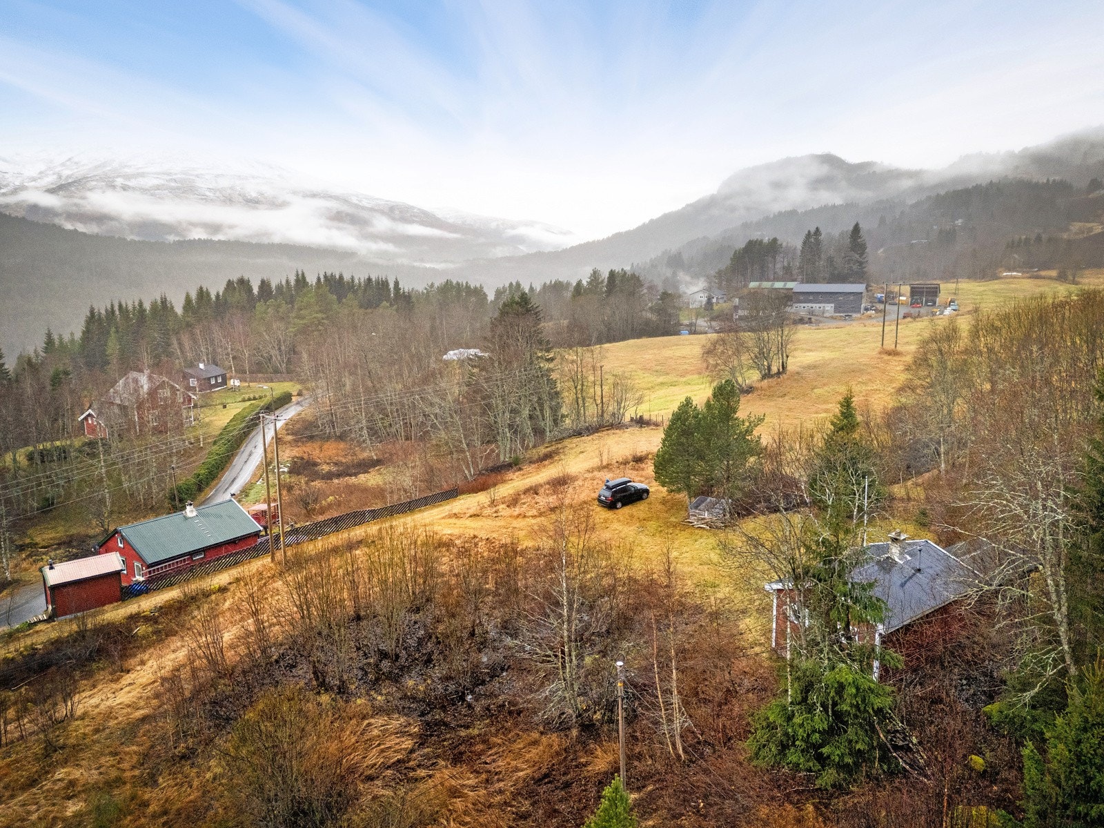 Eiendommen ligger fint til på Reimegrend Galleribilde
