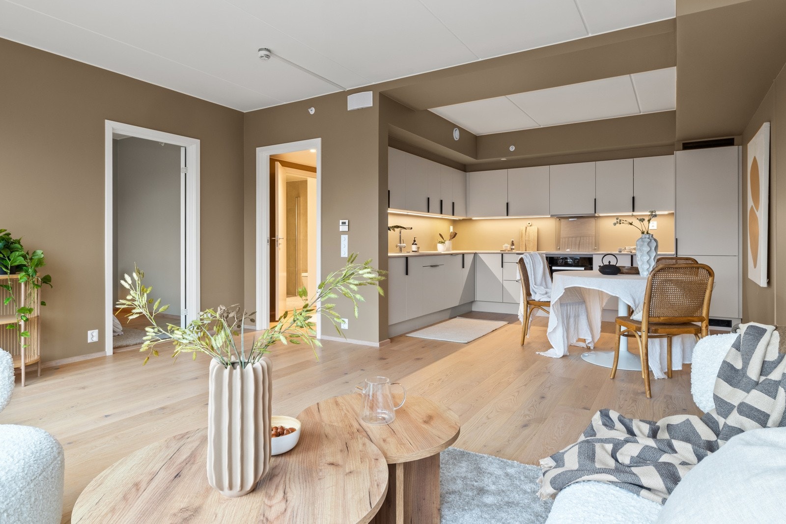 Fra stue mot kjøkken Galleribilde