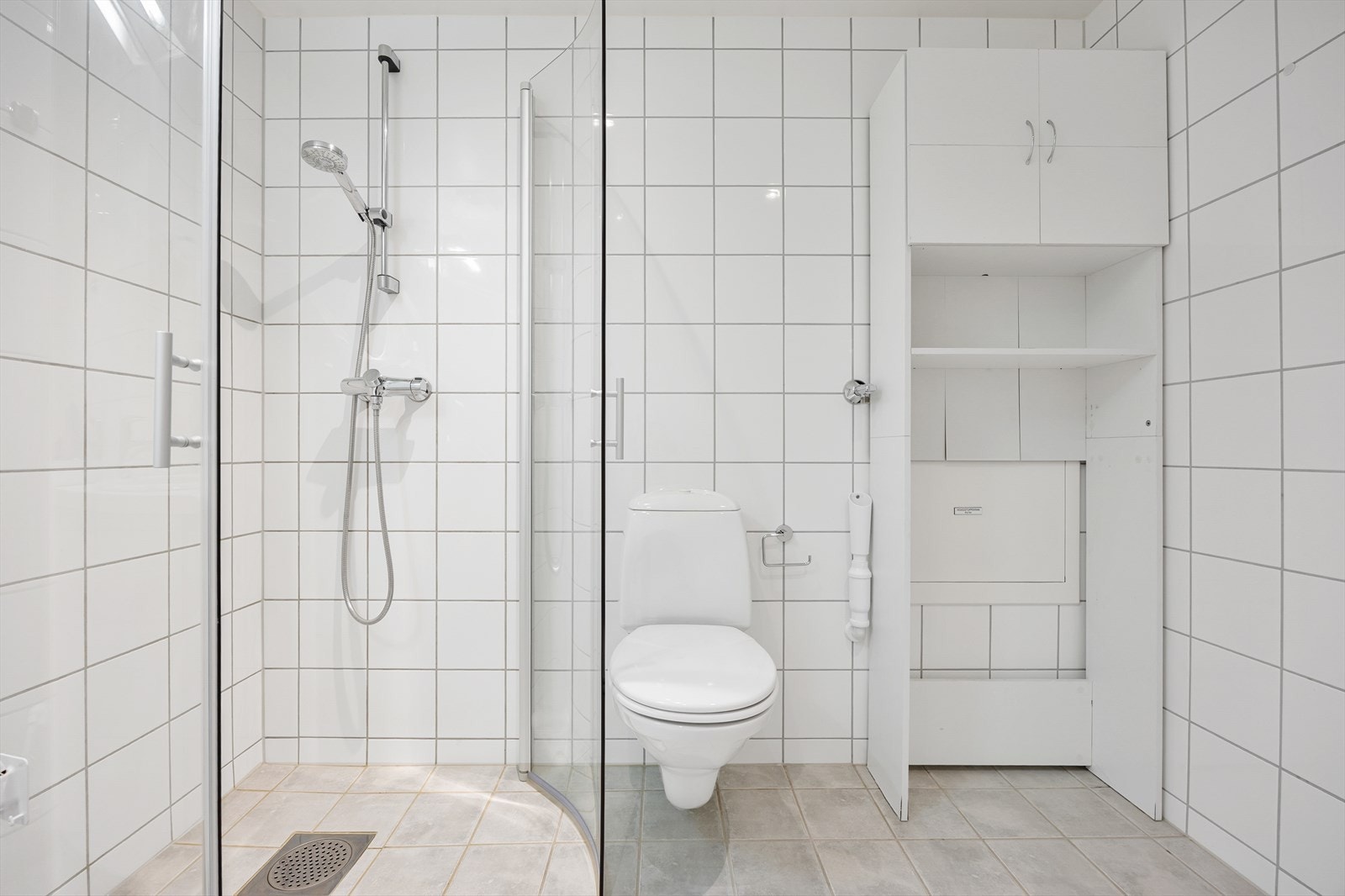 Plass og opplegg for vaskemaskin på badet. Galleribilde
