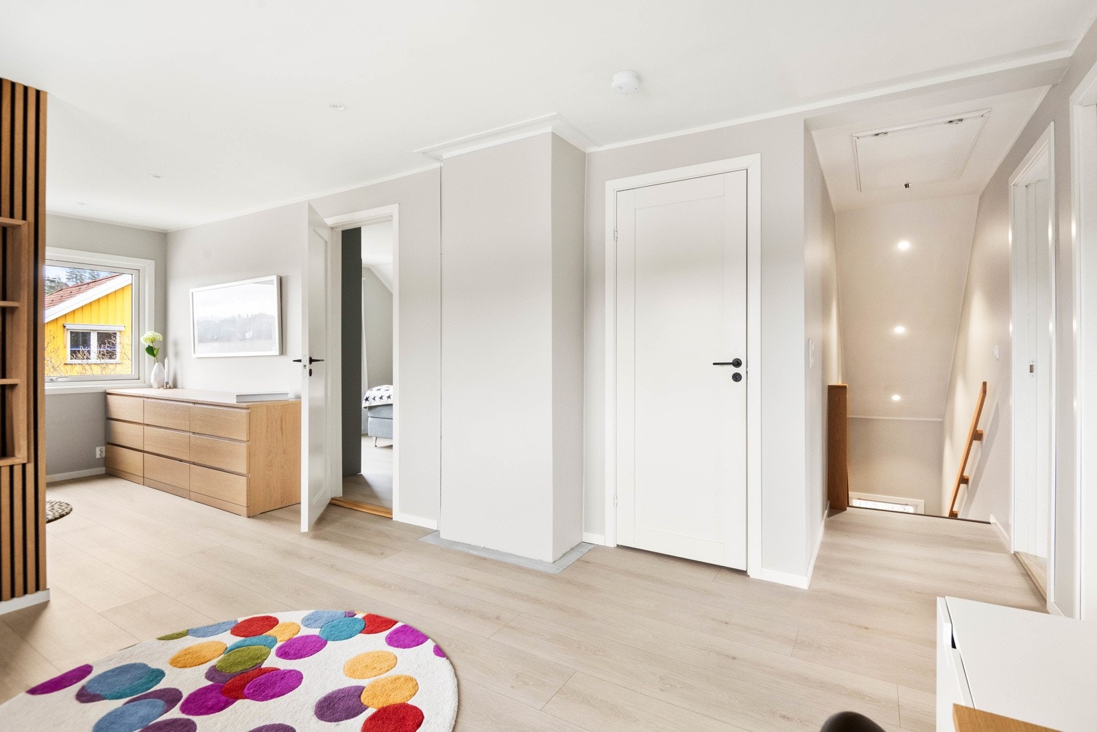 Stort stue i boligens 2. etasje Galleribilde