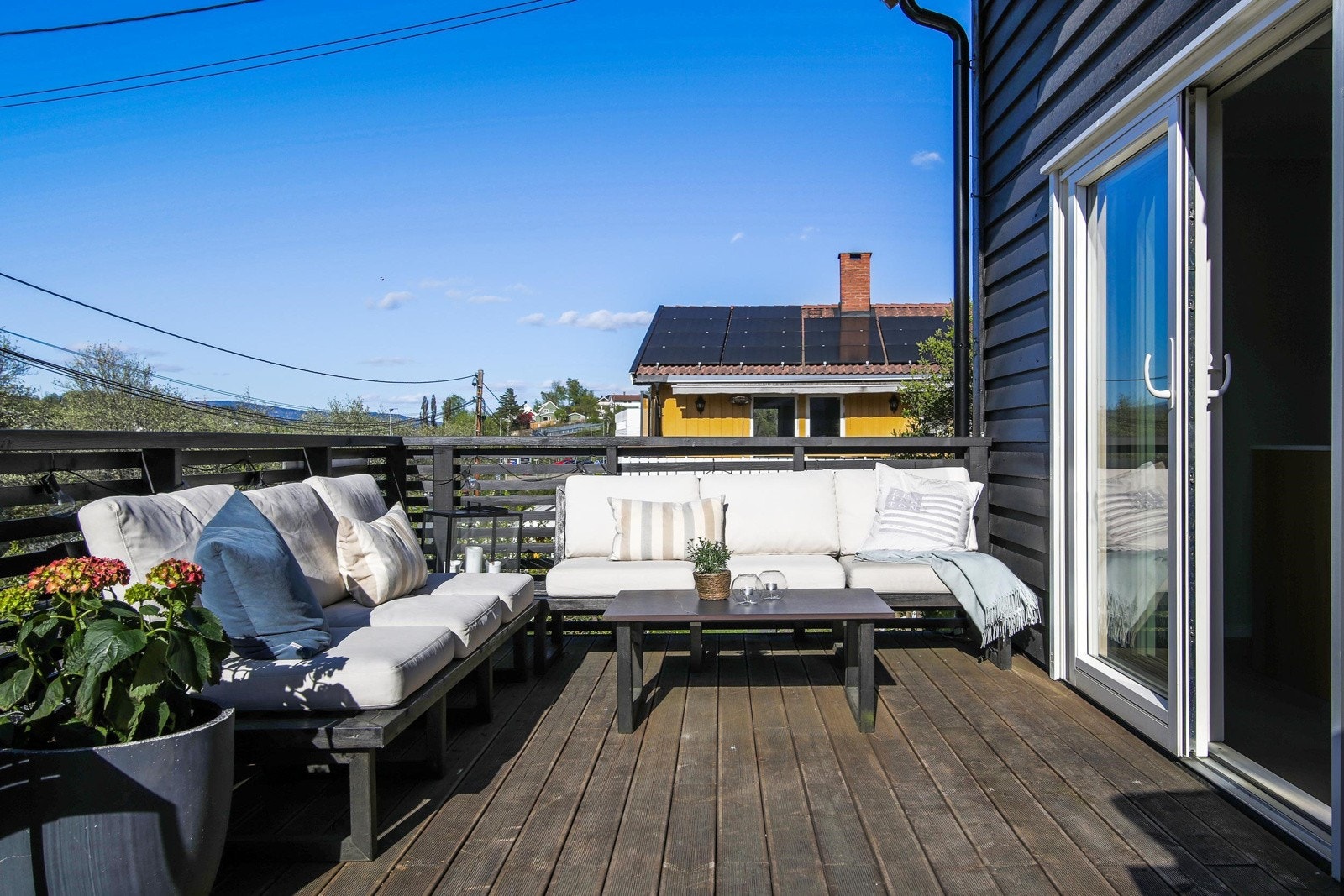 Terrasse med sol til kl 2100 Galleribilde