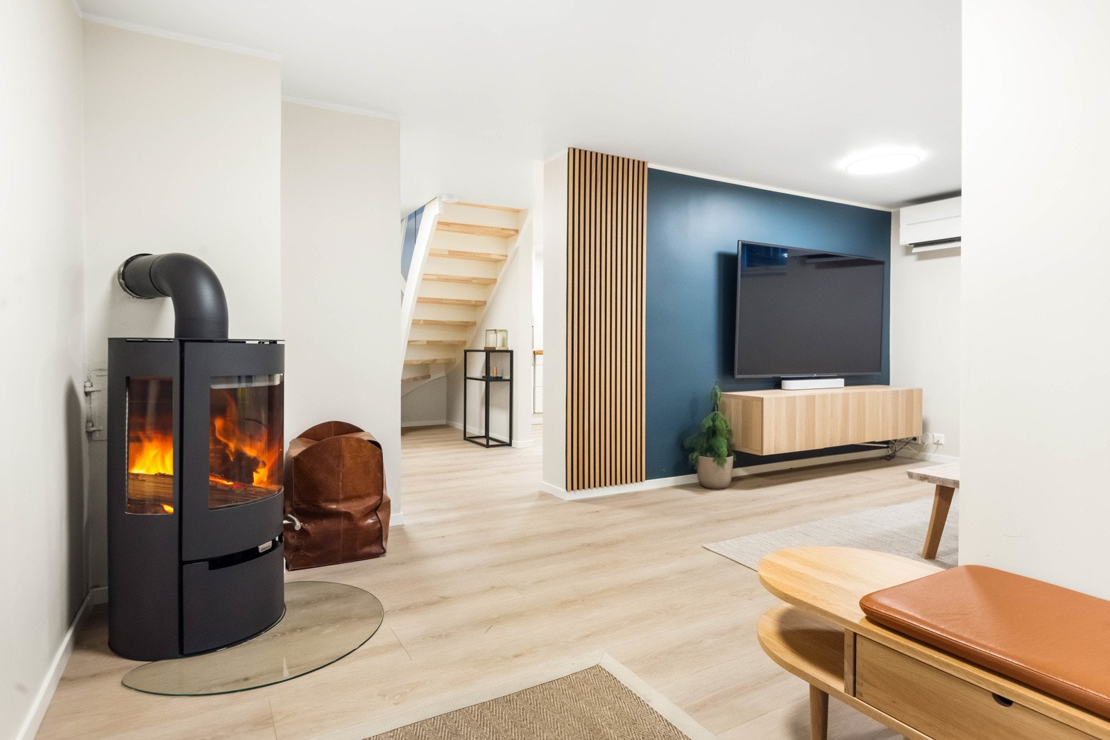 Korselig stue med peis Galleribilde