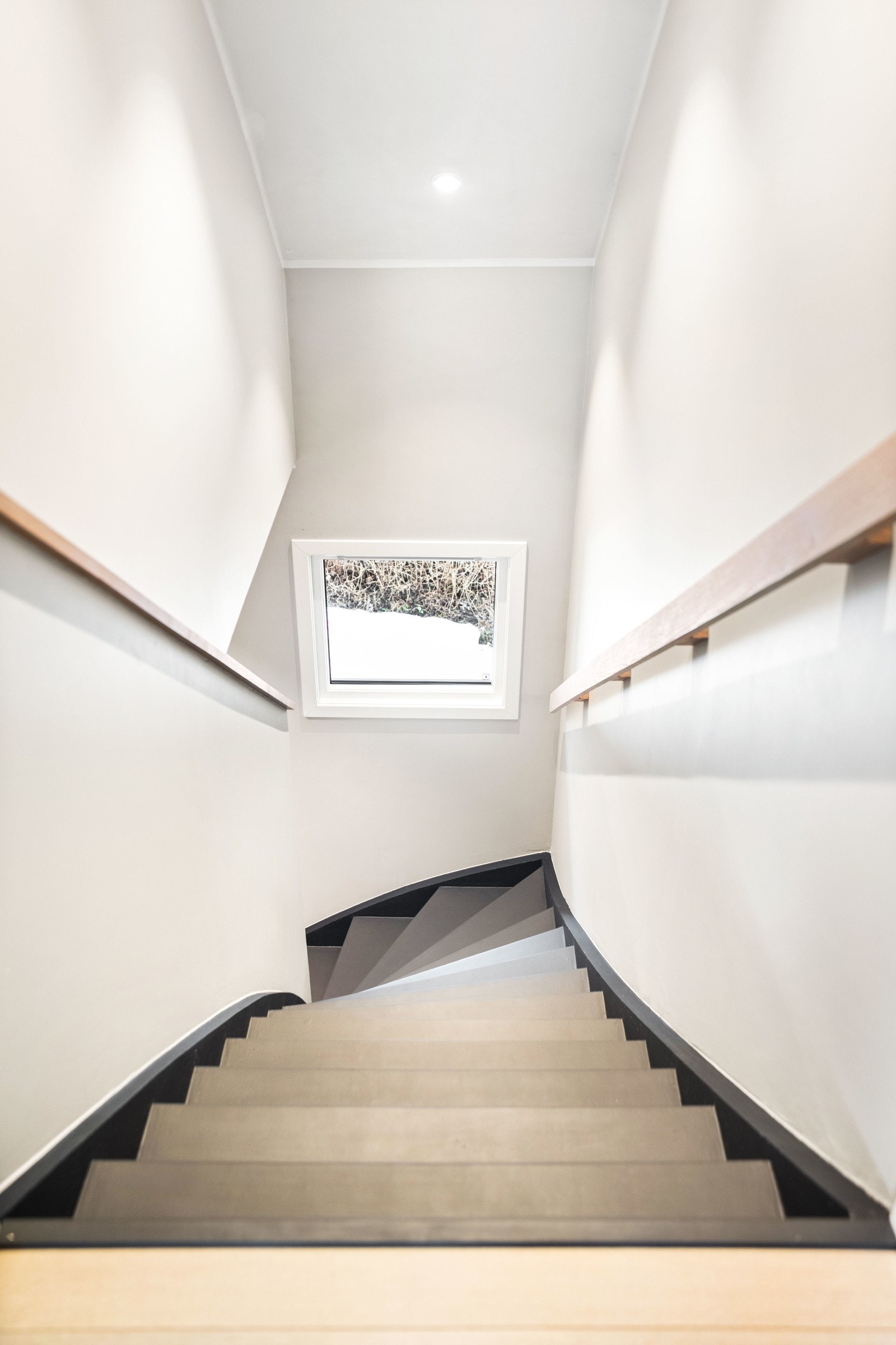 Trappeløp til boligens 1. etasje Galleribilde