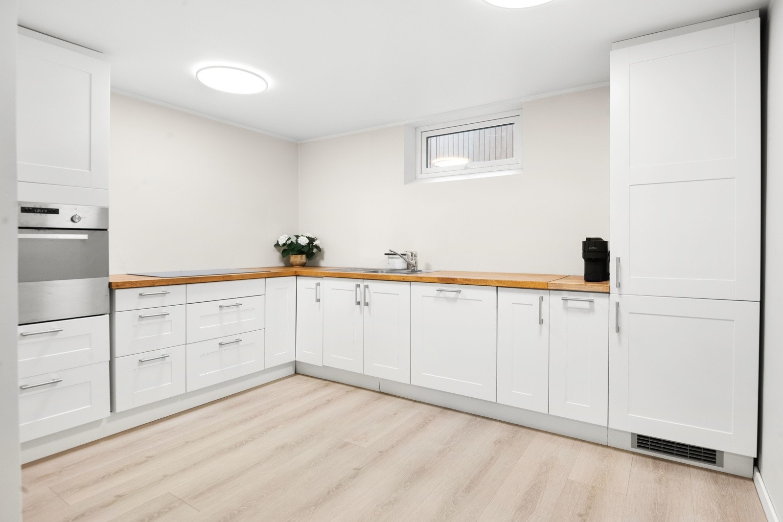 Stort og lyst kjøkken i u.etasje Galleribilde