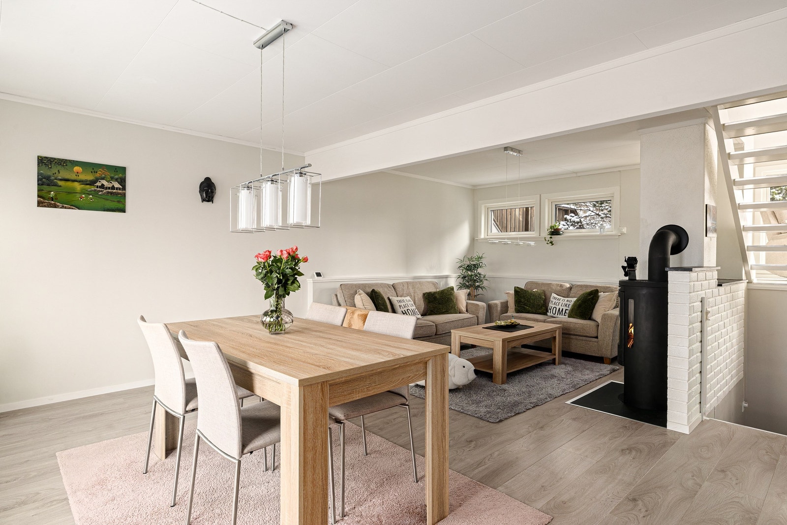 Plass til både spisestue og sofa. Galleribilde