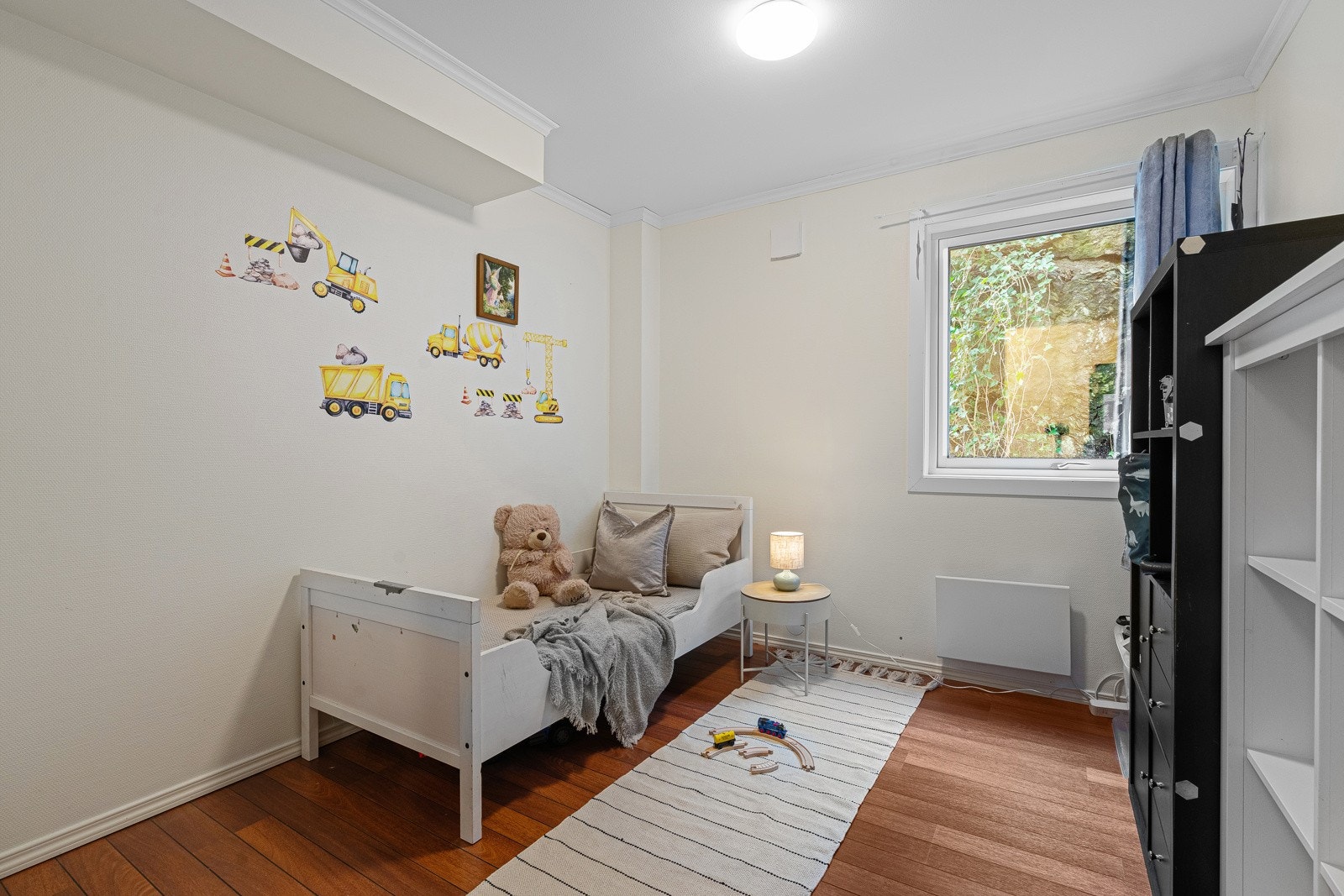 Lyst og trivelig soverom ? passer perfekt som barnerom, kontor eller gjesterom. Galleribilde