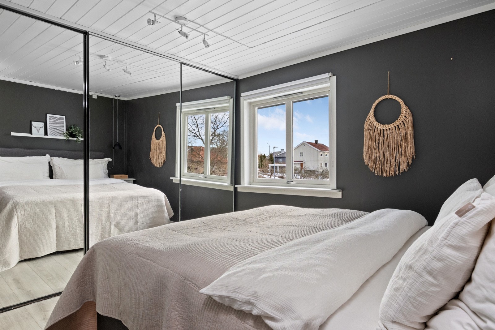 Hovedsoverom med god garderobeplass Galleribilde