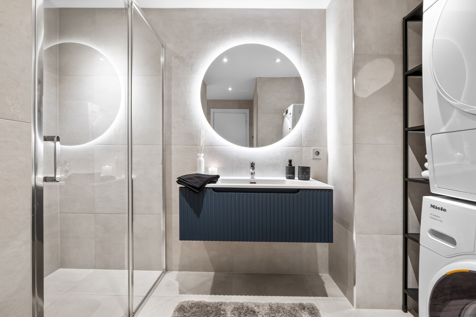 Speilet har IR-sensor og anti-dugg funksjon Galleribilde