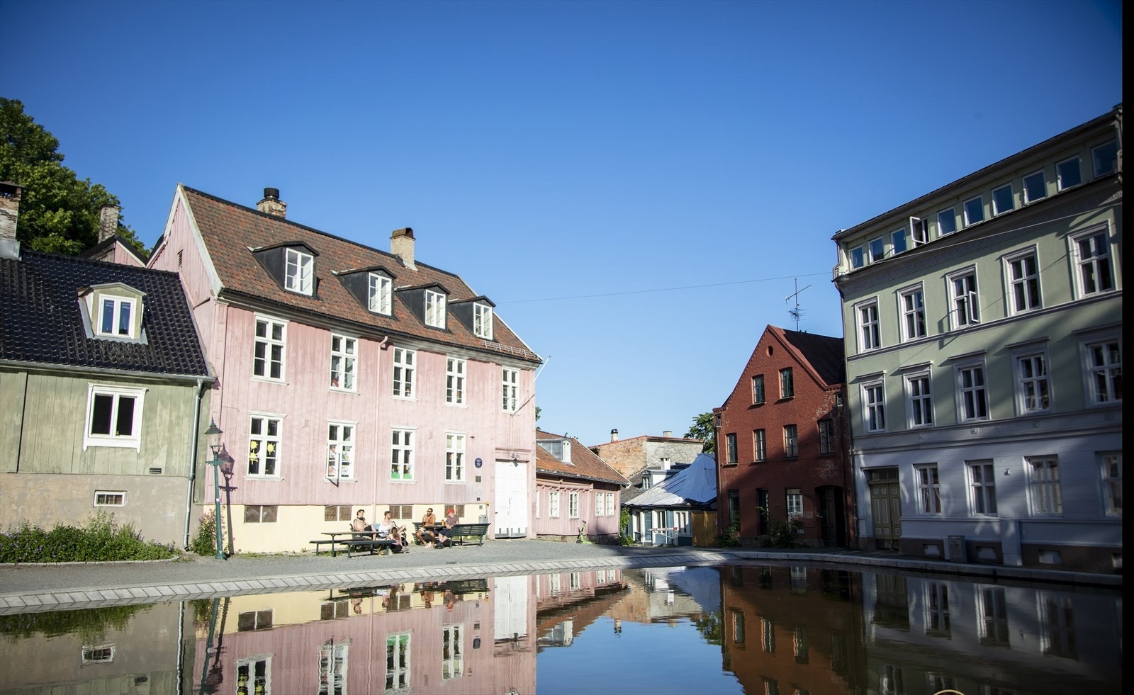 Damstredet og Telthusbakken med sjarmerende trehus og atmosfære fra gamle Oslo. Galleribilde